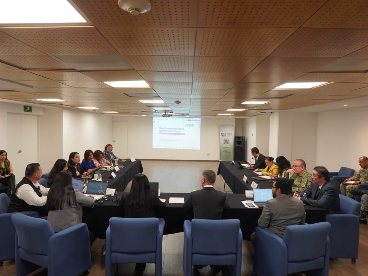 Participamos en la Mesa Intersectorial contra el Comercio Ilícito, convocada por el <a href="/ObsNalCiudadano/">ObsNalCiudadano</a> y el <a href="/IMPI_Mexico/">IMPI</a>. 

Compartimos evidencia y propuestas frente a una problemática que afecta la seguridad, la salud y la legalidad en los mercados. Combatirlo exige coordinación y