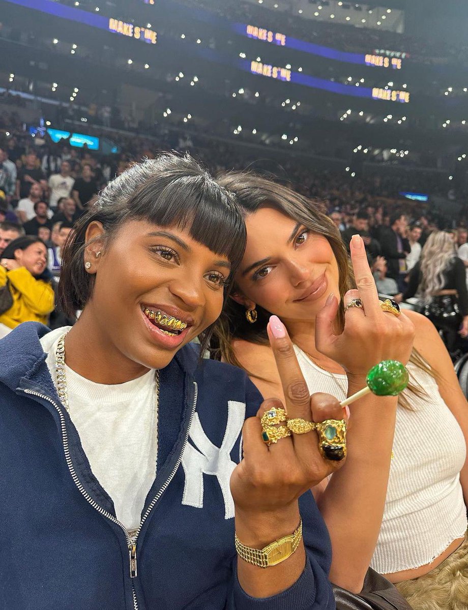 East’on (@eastonmargiella) on Twitter photo 