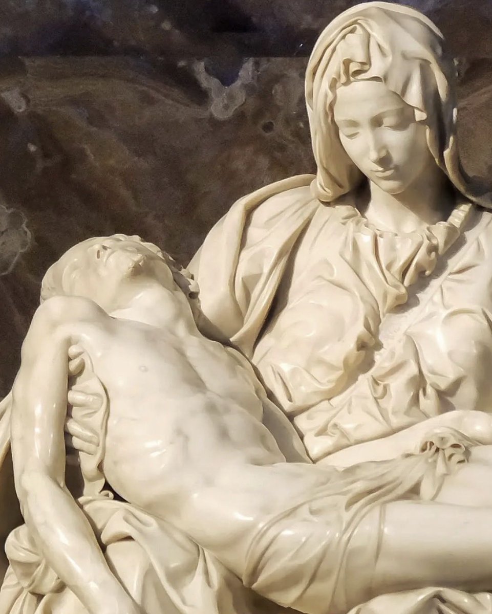 Today is for celebrating Michelangelo, the greatest artist to ever live! 

Born March 6, 1475 🙌🏼