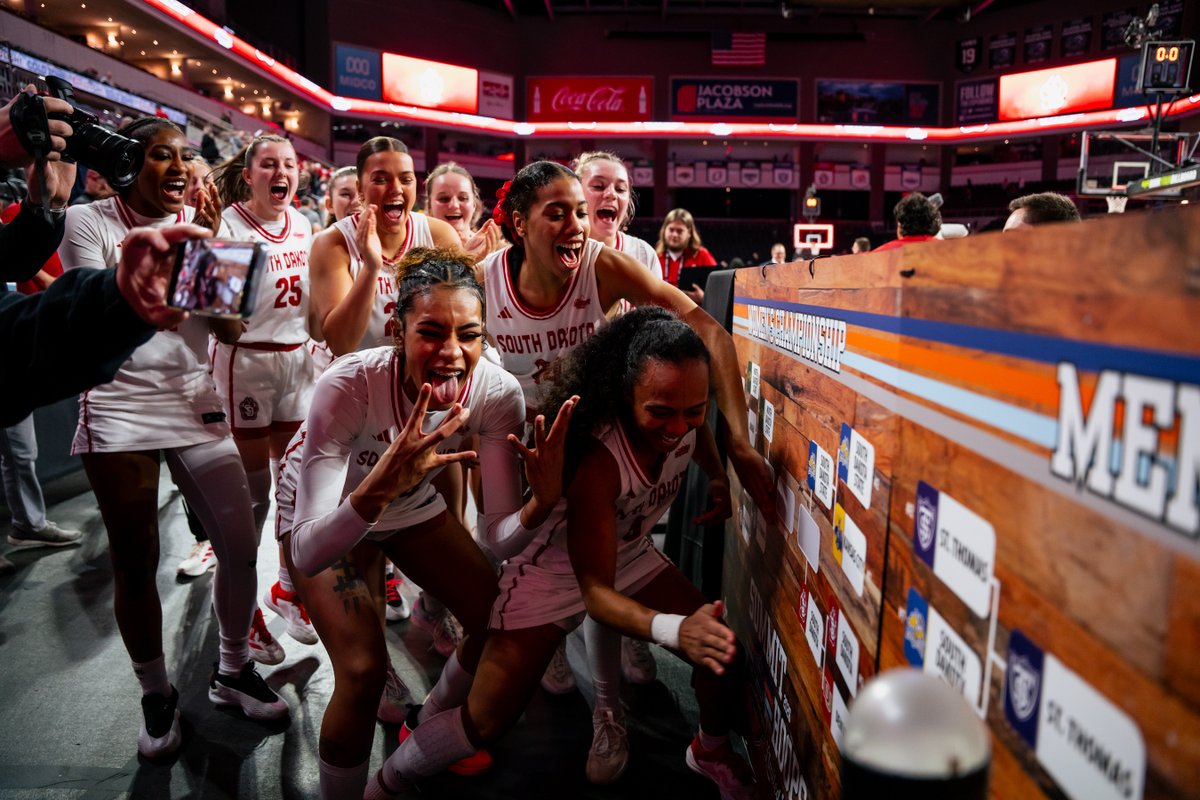 South Dakota Women’s Basketball tweet media