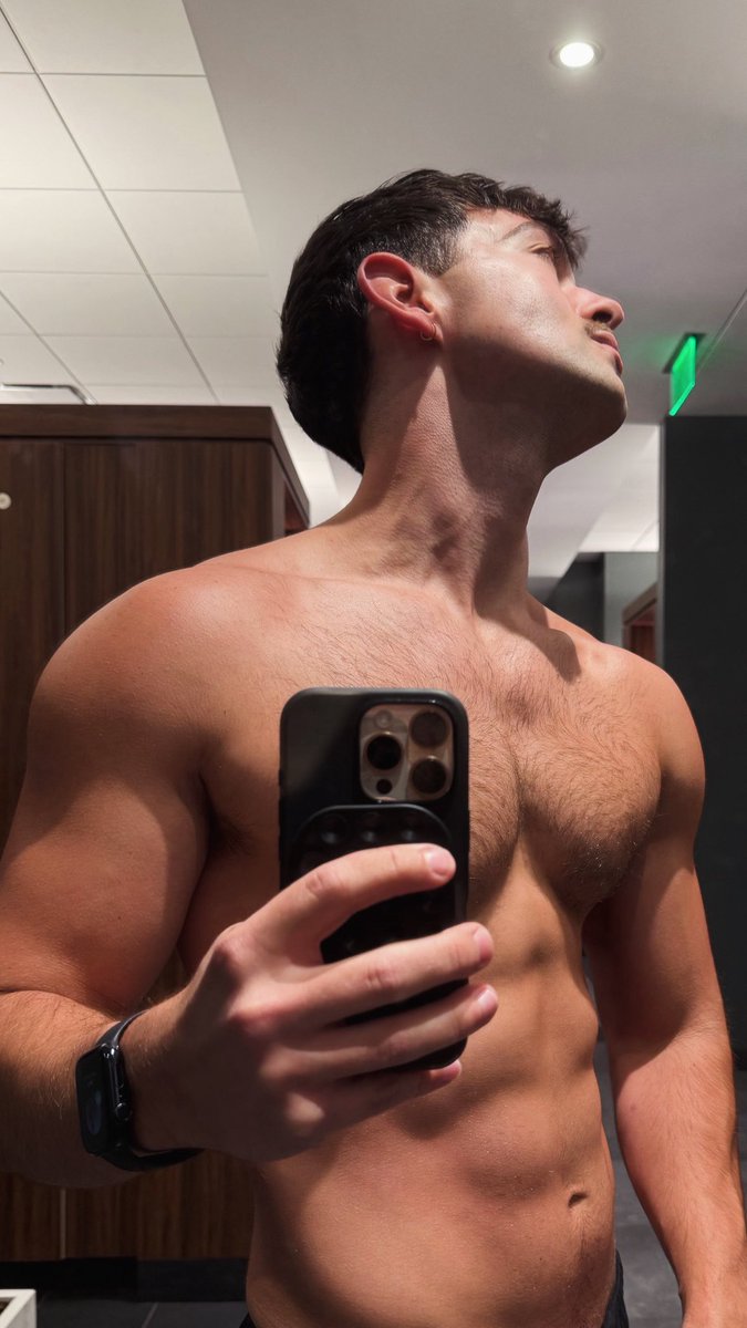 Chest and shoulder day 🥵