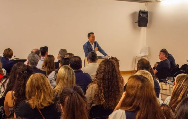 gobdecordoba's tweet image. 💙💪🏼 Seguimos fortaleciendo nuestra #cultura.

🏛️✨ Realizamos una mesa de trabajo junto a directores y autoridades de #museos de toda la provincia para avanzar en la implementación de una nueva #ley que crea un marco moderno para proteger y gestionar nuestro patrimonio cultural.