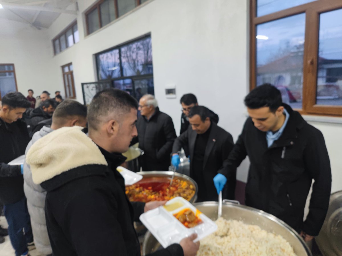 BemBirSen20's tweet photo. Manevi duyguların en üst düzeyde yaşandığı Ramazan ayının bu gününde Baklan Kaymakamımız Volkan SARITOPRAK  ve Baklan Belediye Başkanımız Yusuf GÜLSEVER ile birlikte Konak Mahallesi'nde ki iftar programında biraradaydik. https://t.co/eVt0UdRUvd