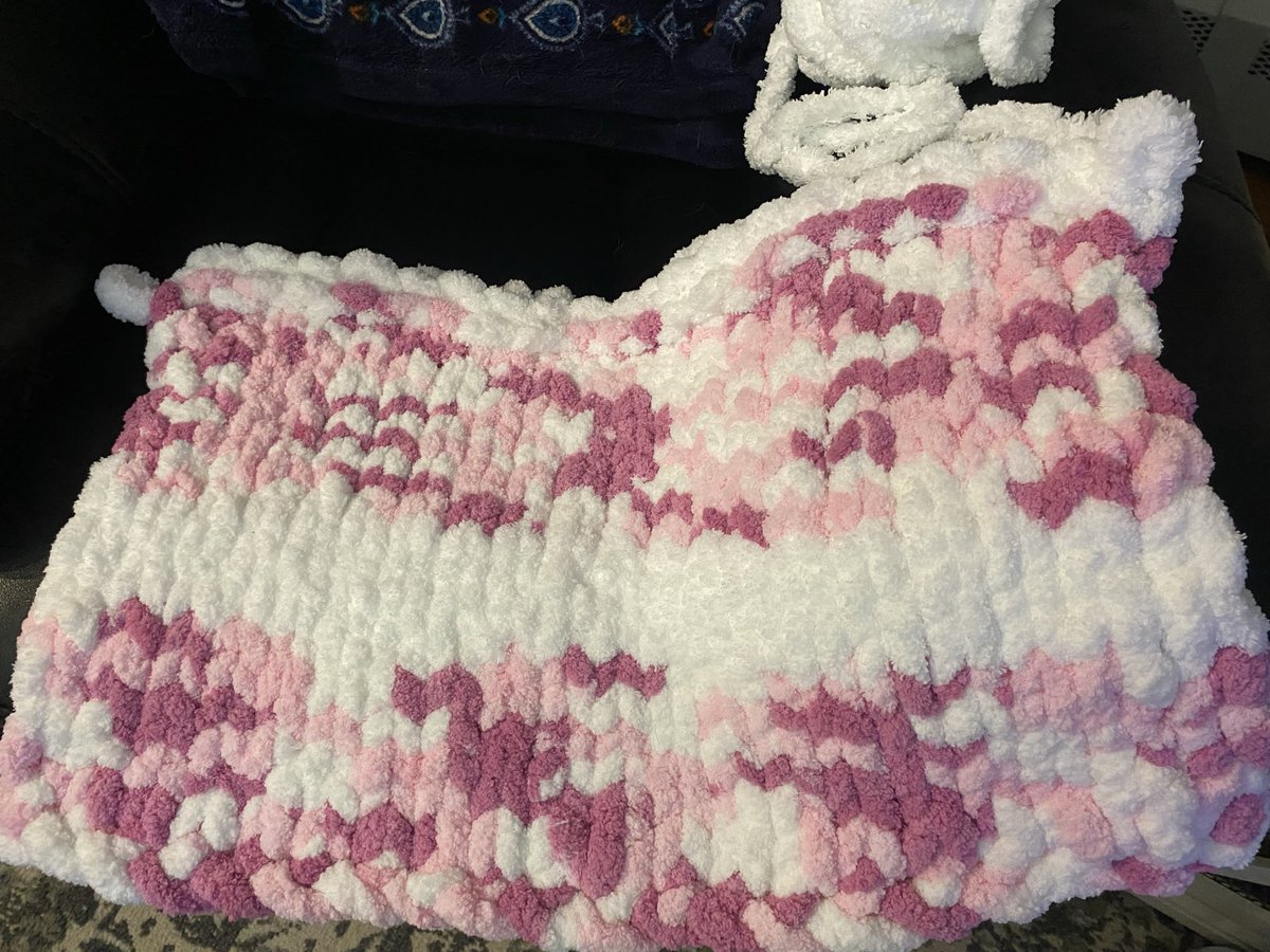 Dalton3252016's tweet photo. Progress and not looking too horrible lol… I’m happy it’s not a complete disaster for a first try.. more to go!
#ChunkyYarnThrow https://t.co/12uzIPSwY9