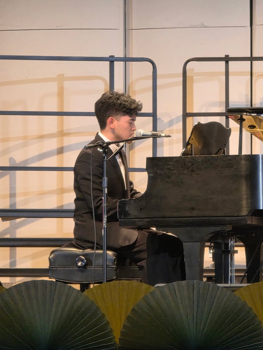 Gilbert High School tweet media