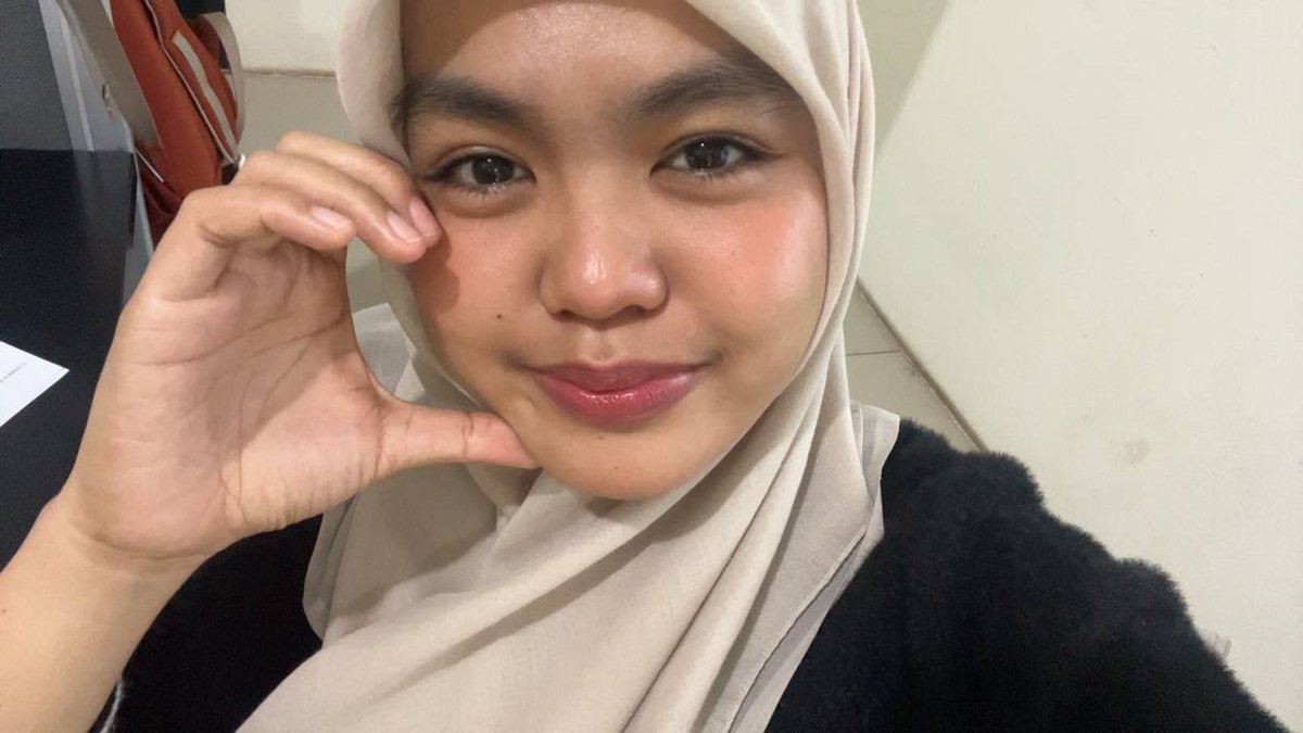 aku sayang perempuan ini yaRabb, tolong permudah jalan kami. perempuan yg lebih memilih bertahan dibandingkan pergi. yg kumau cuma mayang atau ngga sama sekali