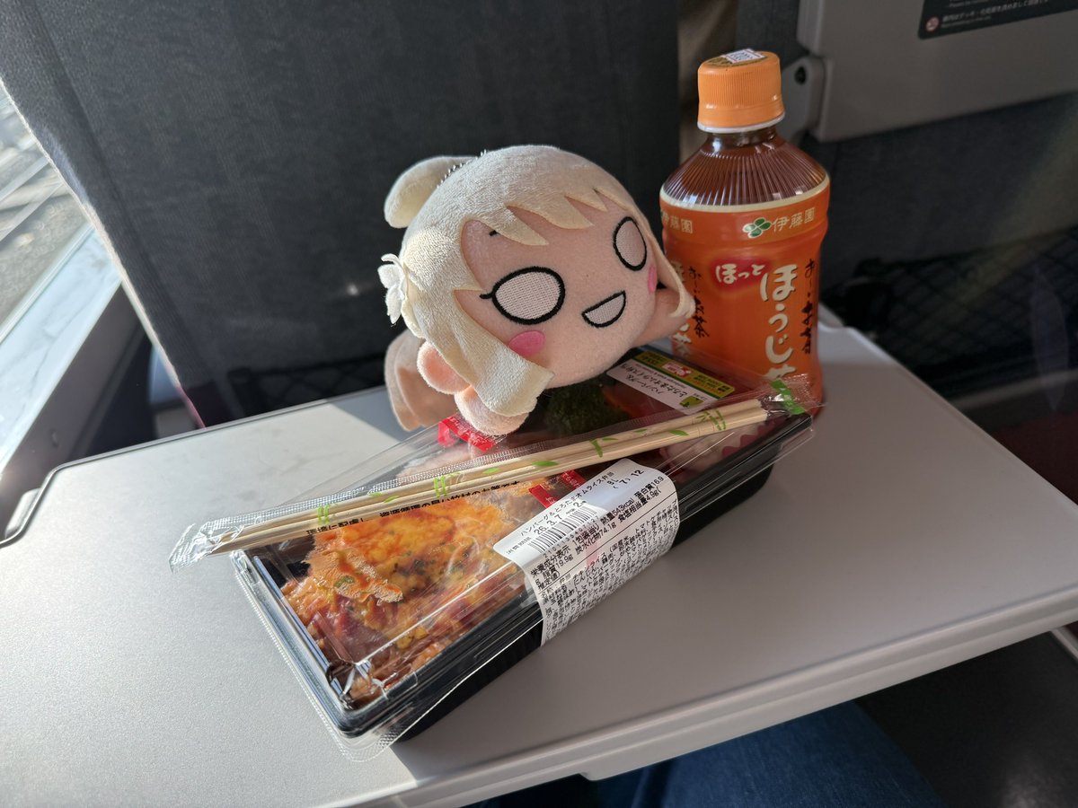 久々に朝早くから出かけます。
めっちゃ眠いんで愛さんの眩しすぎる笑顔に起こしていただきながら現地向かいます（）