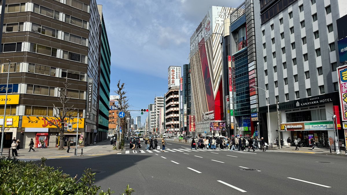 nipponsousei_tv's tweet photo. 名古屋市で2番目に利用者が多い「金山駅」は、隠れたバケモノ駅です。
この駅の1日あたり乗降客数は約47万人おり、札幌駅、広島駅、仙台駅を上回り、博多駅に迫る規模です。
名駅でも栄でもない場所にこれほど巨大な駅があるのは、名古屋が「日本三大都市」であることの何��りの証明です。 https://t.co/QoP0iktTjz