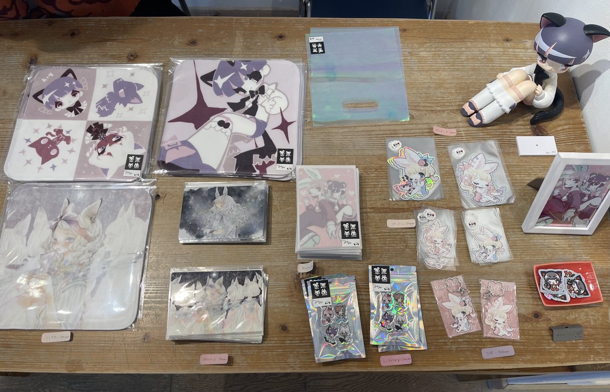 物販も揃いましたー
気になるものがあったら声掛けてください