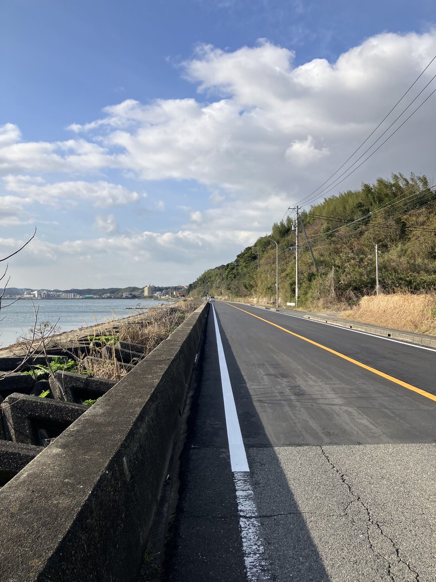 kohnoji52's tweet photo. もう久しぶりすぎて
趣味は自転車です！って言いません
#花ちゃんも忘れるわ
#美浜から舗装良くなってたよ
#強風の背骨の香ばしさよ https://t.co/hya4qjJVK7
