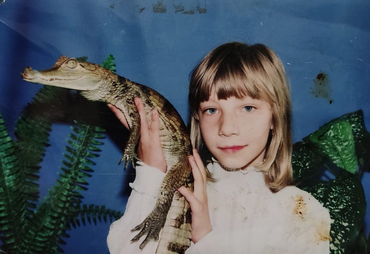 версия 30.0 
установлена ✅

желаю себе быть такой же смелой, как в 8 лет с крокодилом в руках, а я до усрачки его боялась. есть ли хоть доля страха в моих глазах? нет. вот на таких вайбах и двигаемся.