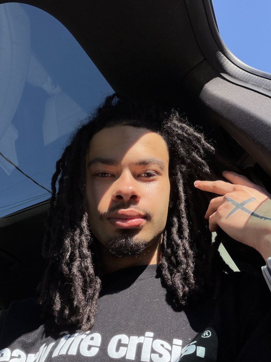 lostlightskin's tweet photo. im easy btw https://t.co/mlRtB6UTZw