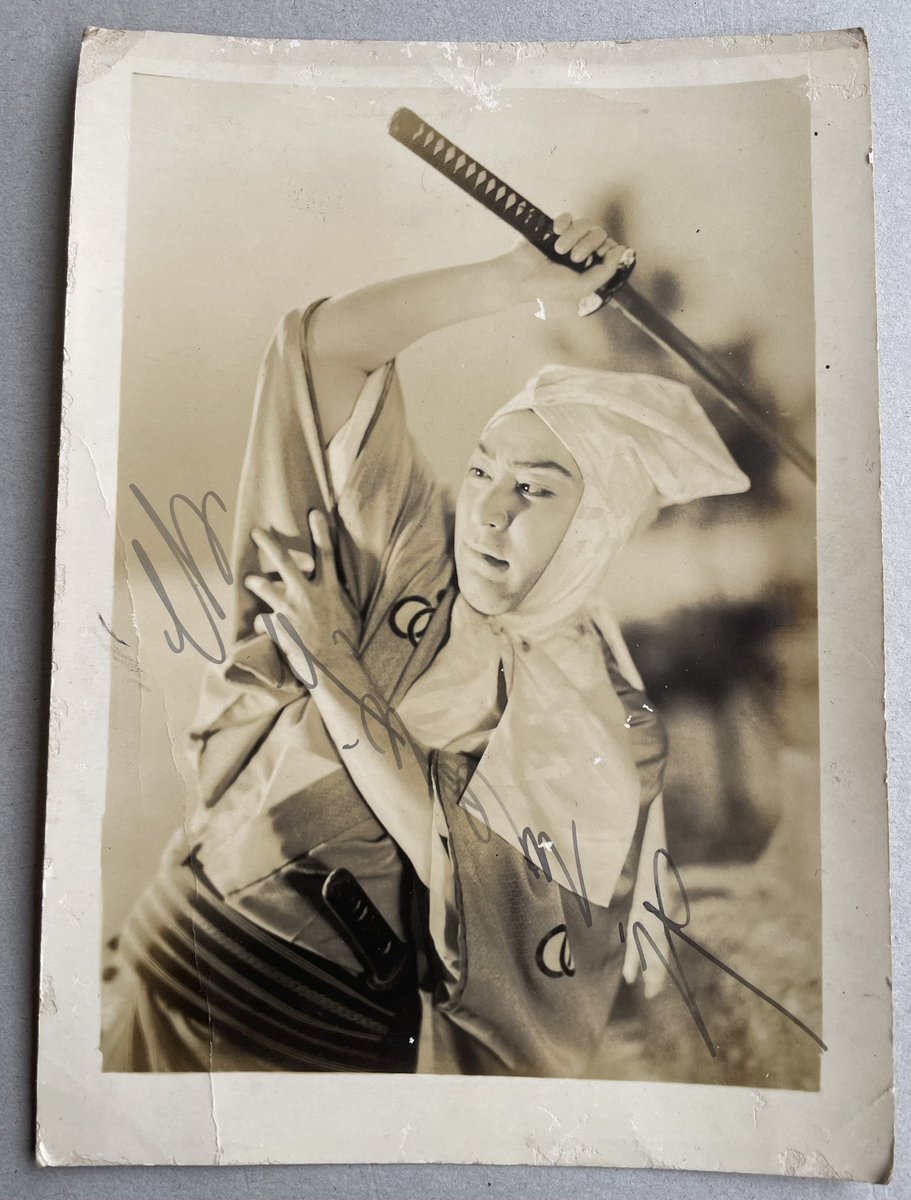 本日の門外漢の有識者頼り。 サイン入りの役者ブロマイドが出てきまし