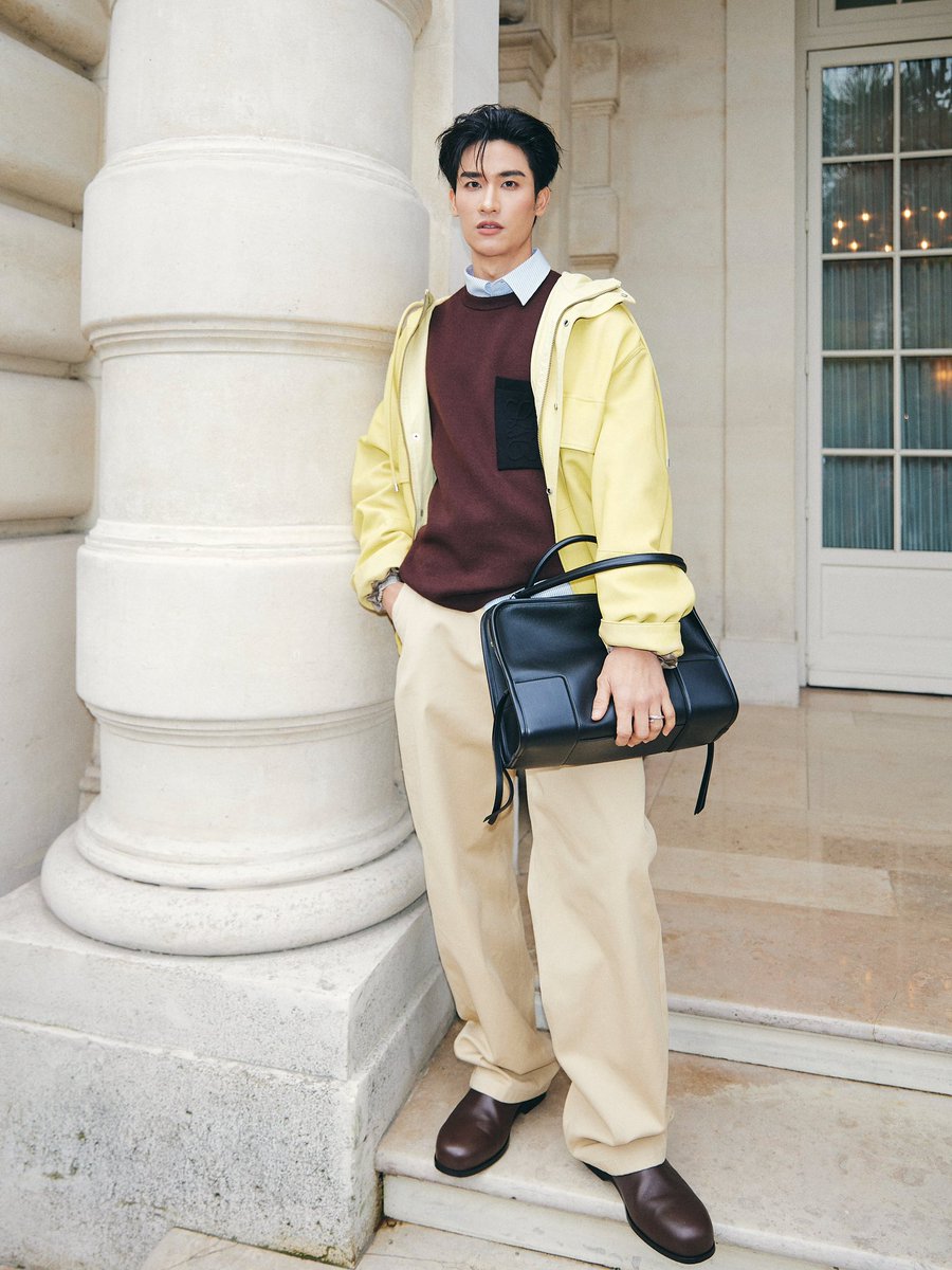 PopPlanet_'s tweet photo. Tay Tawan Represents Loewe at Fall/Winter 2026 Show in Paris Fashion Week.

#TayTawan @Tawan_V https://t.co/p80QNdRpDE