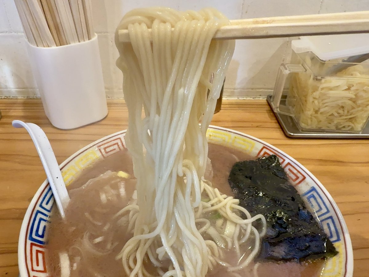 ラーメン
らあめん わや@三国ヶ丘
きら星の星野氏絶賛の店。臭い濃い旨い。三拍子揃ってる。こりゃあ旨いわ。味噌も気になる。
とってもおいしかったです(´Д` )
