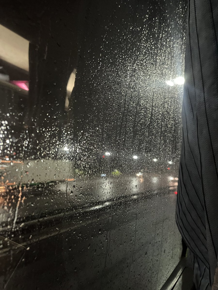 Escuchando el álbum de harry mientras viajo con estas vistas