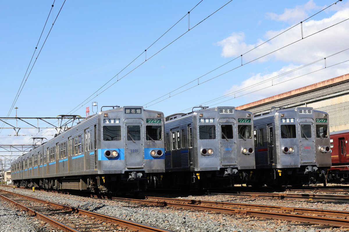 hamakazeB747's tweet photo. 本日は秩父鉄道5000形撮影会に参加してきました！
三田線の時から前面に青帯がある時しか知らなかったのですが、無塗装の姿も渋くて良かったですね(⁠^⁠^⁠) https://t.co/JJ0OsvE6P6