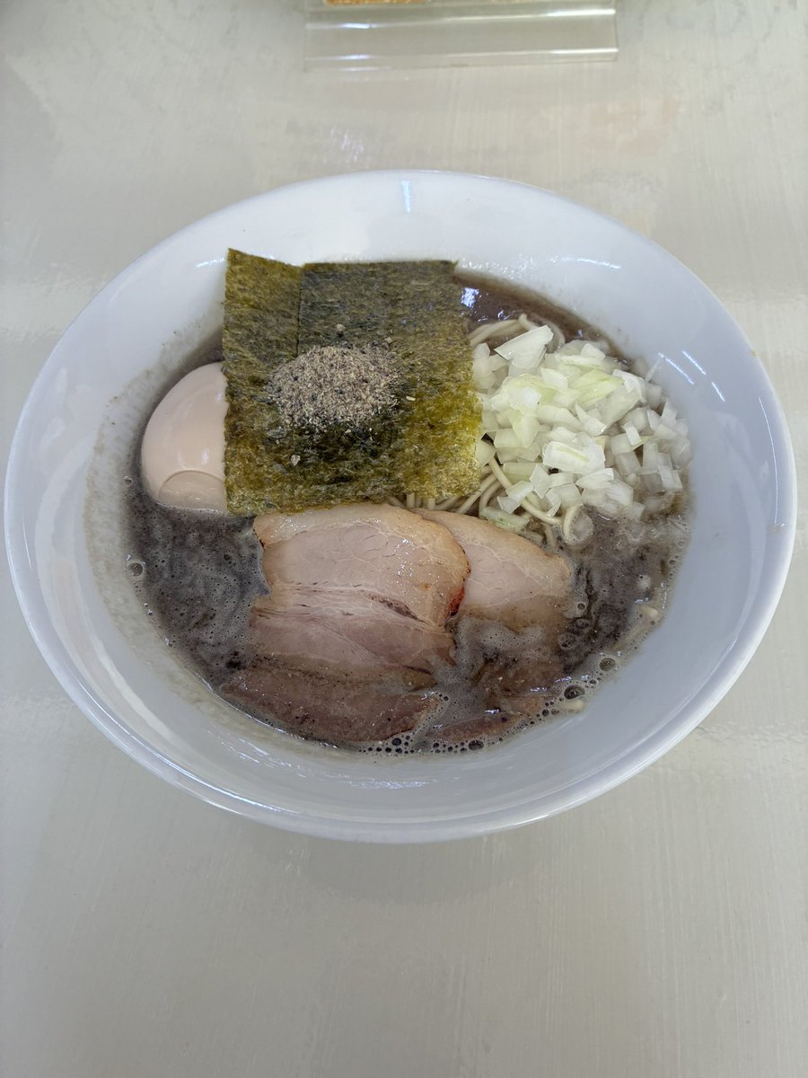 madao_OWO's tweet photo. 胎内市   にぼにゃん
銀の濃厚¥830＋味玉(スタンプで無料)＋煮干和え玉¥250

最高に煮干しの気分だったので煮干しまみれになってきました。
パツパツ細麺と濃厚煮干しの相性抜群で、今日も最高に美味かったです。
コスパが良すぎて嬉しい限りですが、そろそろ値上げしても良いかと思います。 https://t.co/8FY9syoCWG