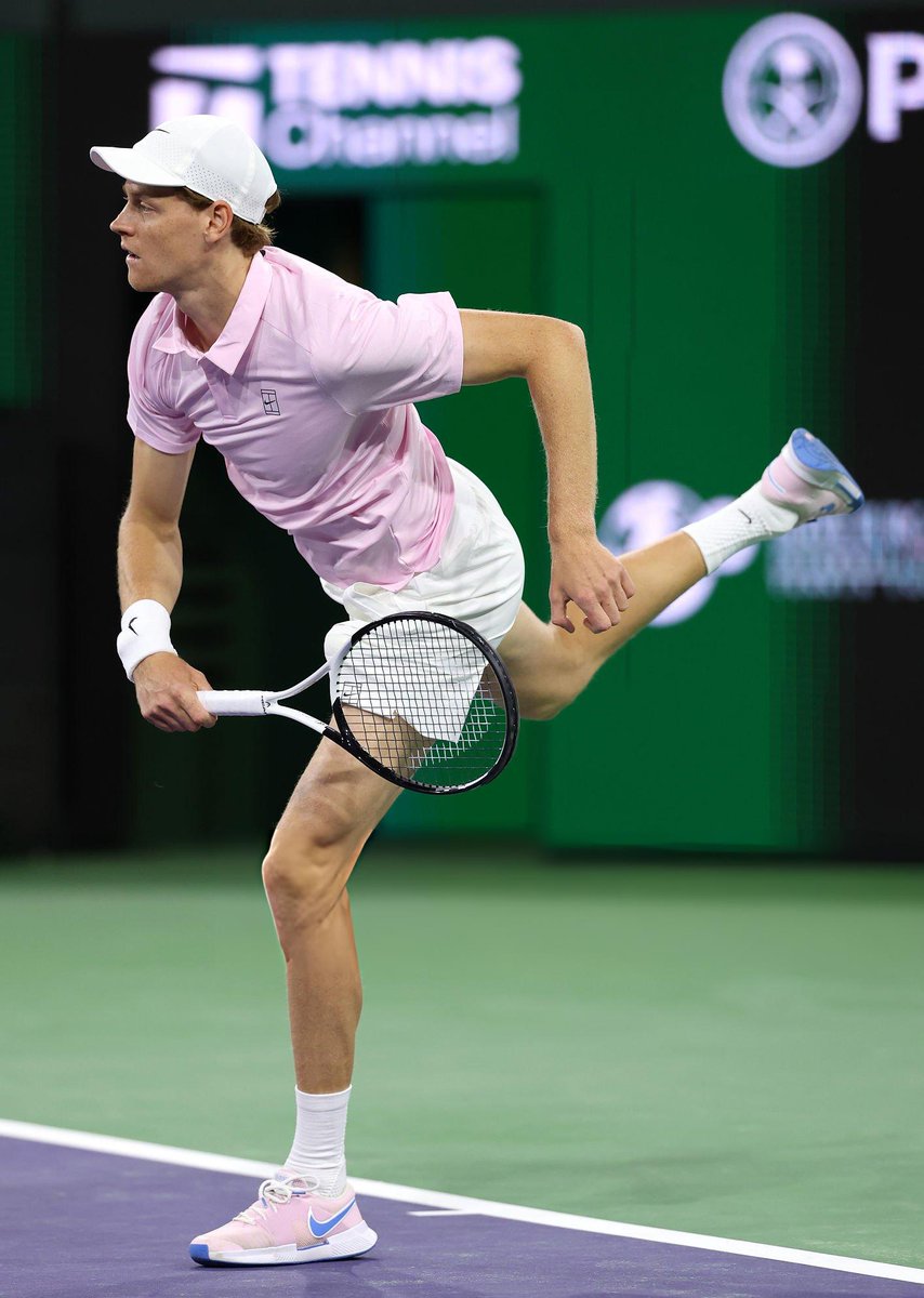 Serving a double breadstick as a pink ballerina 🦊🩰

📸 Clive Brunskill