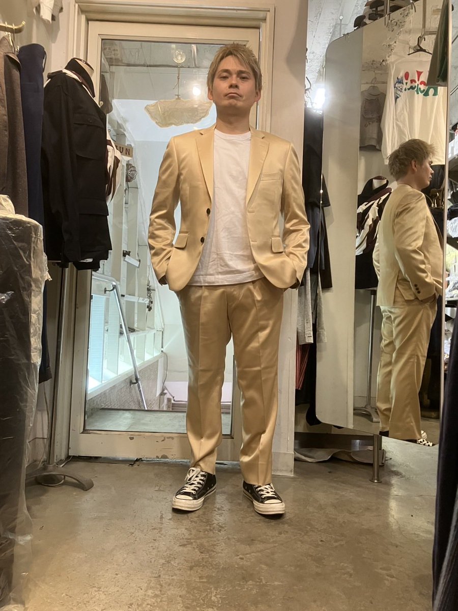giontarokizaki's tweet photo. SUNさんで
NEW金スーツ
作ってもらいました👔✨🤩

品が出ましたわ💛 https://t.co/yvMIUz5IXb