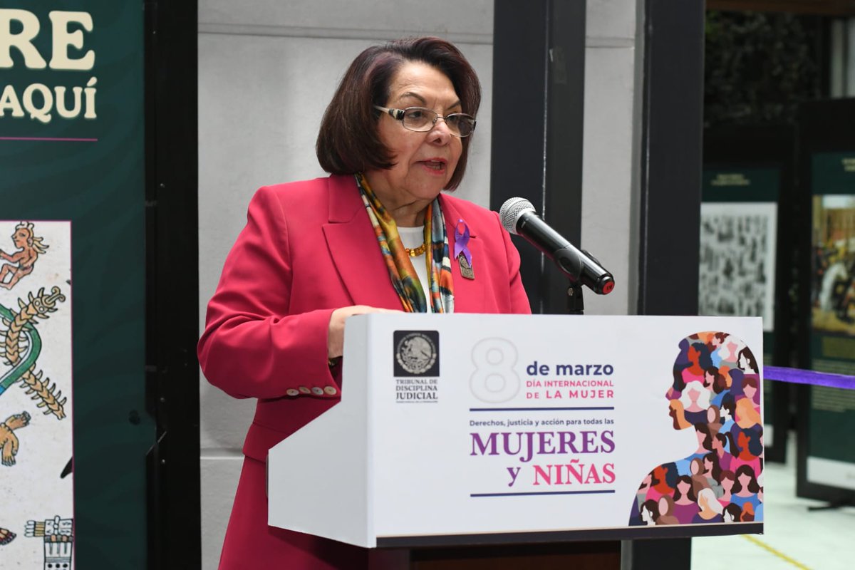 tdjmex's tweet photo. 🟣 #8M | El TDJ conmemora el Día Internacional de la Mujer.
Hoy llevamos a cabo una jornada de reflexión y reconocimiento sobre los derechos de las mujeres:

🪶 Exposición "Siempre estuvimos aquí. Historia de las mujeres indígenas"
La magistrada presidenta Celia Maya García inauguró esta muestra que visibiliza el papel de las mujeres indígenas en la construcción de México.
🎤 Conversatorio "Derechos, justicia y acción para todas las mujeres y niñas"

Con la participación de la ministra Yasmín Esquivel Mossa, la senadora Laura Itzel Castillo, la gobernadora de Colima Indira Vizcaíno, la soprano mixe María Reyna González y la esquiadora olímpica Regina Martínez.
El TDJ trabaja por una justicia cercana, sensible y con perspectiva de género.

#DíaInternacionalDeLaMujer #JusticiaConPerspectiva #TDJMEX