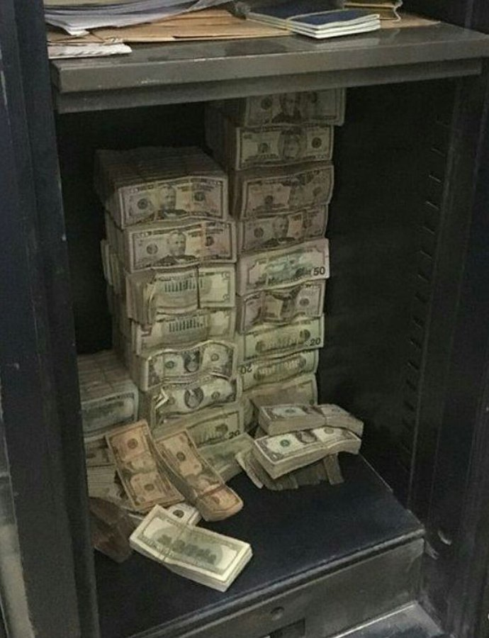 Earn $27 per song you listen:

have prepared a list of 13 Websites that'll pay you $100/hr for listening to music With Just a Smartphone or Laptop and Internet.

For absolutely FREE:

To get it:

1. Follow Me
2. Like and Retweet
3. Reply with "Send."