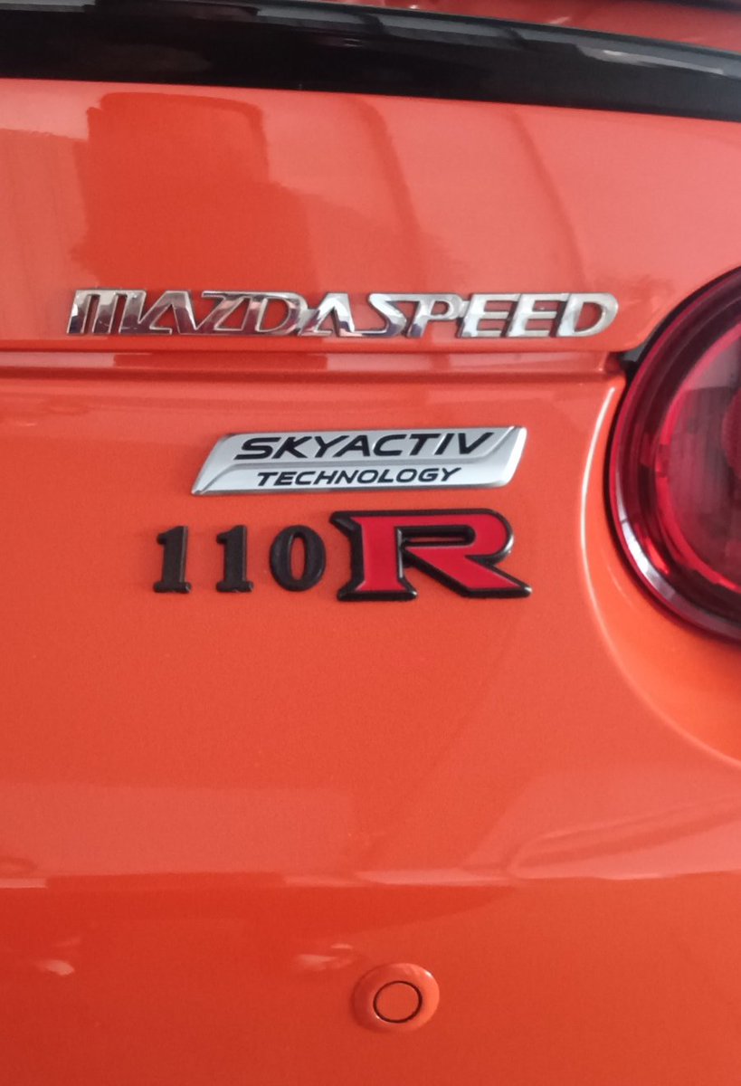 masa_gtr35_mx5's tweet photo. #30周年アニバーサリー
#レーシングオレンジ
#110R
やはりレーシングオレンジは良いです🟠
磨いて綺麗にするのもまた楽しみの一つです😁 https://t.co/825bxQnpAh