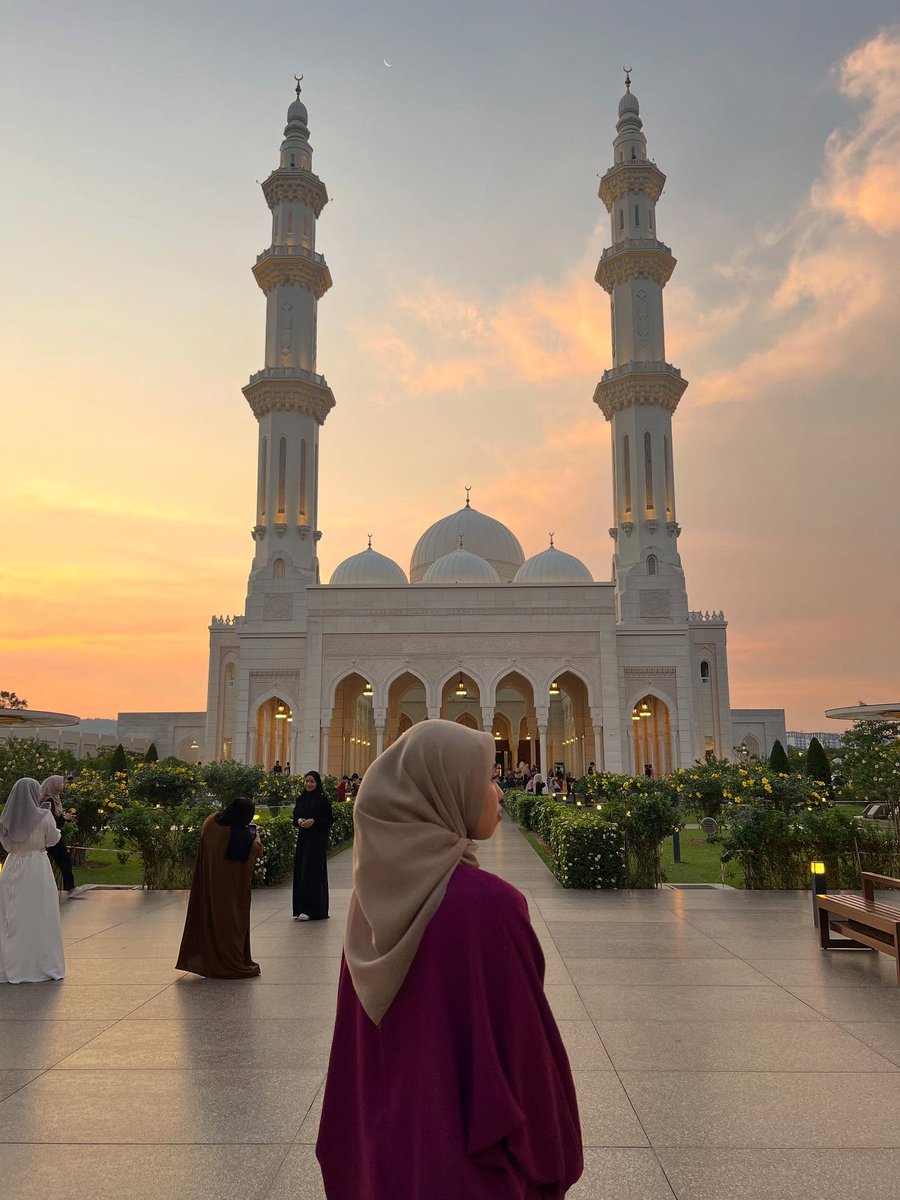 China in English tweet media