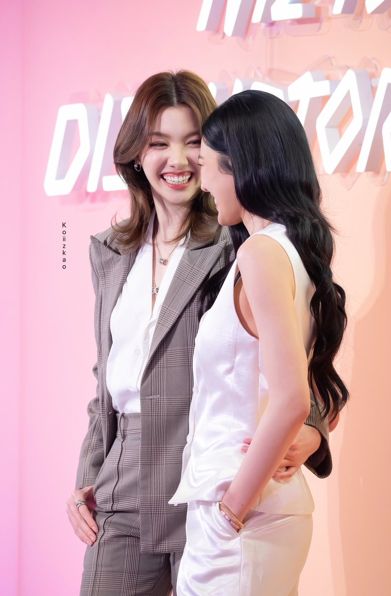 ใช่ป่ะ นี้ว่าใช่☺️🤏🏻

#HERALoverWithLinglingKwong #OrmKornxCentralChidlom #CentralTheFashionDisruptorxLingOrm