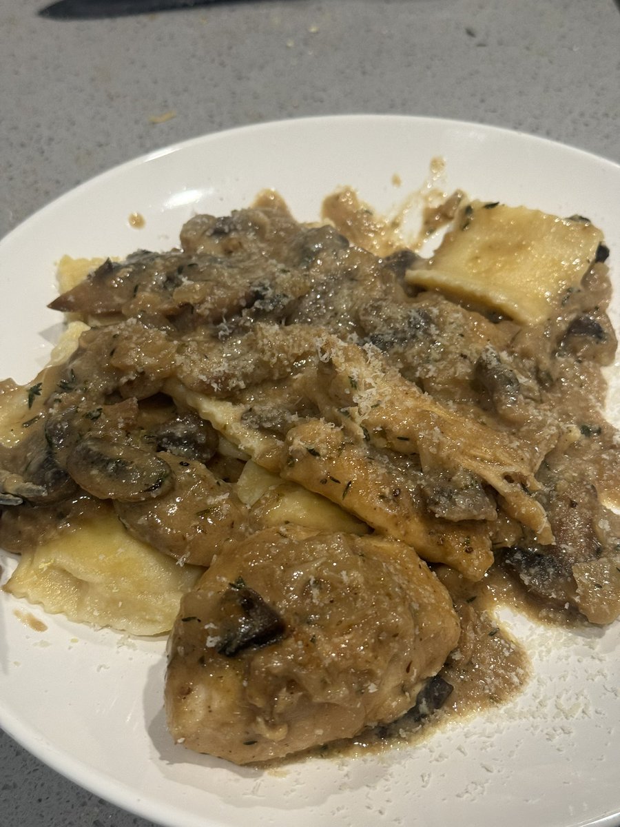 rapetrumpf's tweet image. Chicken Marsala 
#REALMENCOOK