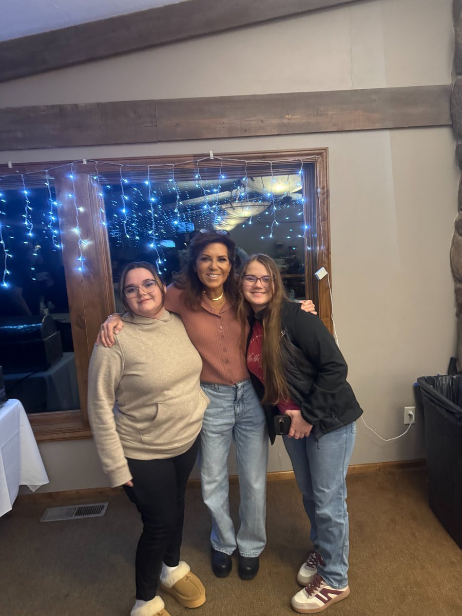 Michele_Tafoya's tweet photo. It was a great time in Chaska this evening with @CarverCountyGOP and @scottcountygop delegates! I’m looking forward to tomorrow’s BPOU conventions and meeting more conservatives. https://t.co/ld6irEXKFt