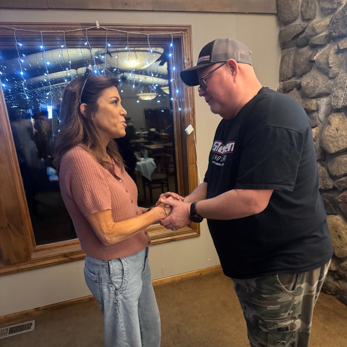 Michele_Tafoya's tweet photo. It was a great time in Chaska this evening with @CarverCountyGOP and @scottcountygop delegates! I’m looking forward to tomorrow’s BPOU conventions and meeting more conservatives. https://t.co/ld6irEXKFt