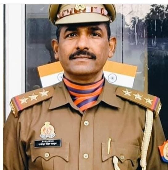 policemedianews's tweet photo. इंस्पेक्टर राकेश यादव की बेटी सुरभि यादव ने UPSC में 14वीं रैंक हासिल की
 
गांव नसीर नगला की निवासी सुरभि यादव ने सेल्फ स्टडी से यह मुकाम हासिल किया। 

#amroha #upsc2025 #UPSC2026 #UPSCResult #UPSCCivilService https://t.co/jmNRtSiYTg
