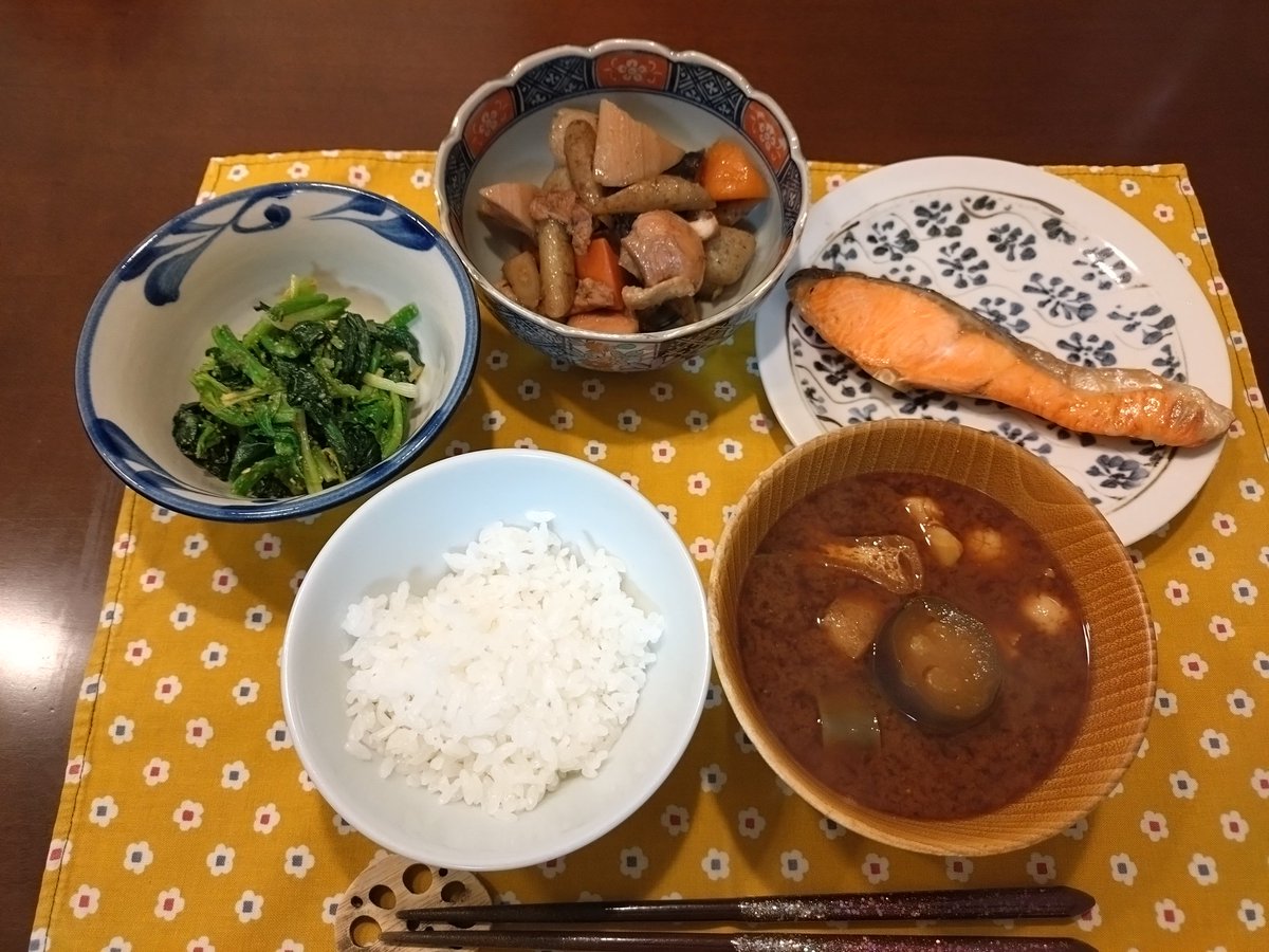yutatsu2_5's tweet photo. 3月に入ってあっという間に1週間
ひな祭りのチラシはちょっと色が地味な感じになってしましましたが、茶碗蒸しと美味しくいただきました。
ほか、最近のご飯は
塩鮭と筑前煮
手羽先のグリル焼きと豚汁
でした。
#お腹ペコリン部 #おうちごはん https://t.co/3wU15SUGyM