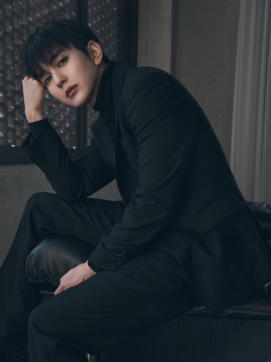 333 1주년 사진 #유승호
instagram.com/p/DVkayeiEsLh