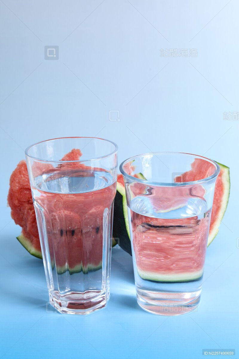 Barman2202's tweet photo. 5-Minute Watermelon Mint Cooler  Chop 1 cup seedless watermelon + 5 mint leaves → Blend 30 sec → Strain (optional) → Add ice!  Sweet, juicy u0026 perfect for beating summer heat. Try it today! https://t.co/jrYUmJgf8j