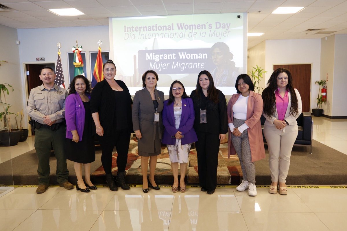 ConsulMexDou's tweet photo. Con la participación de la Senadora Migrante @karina_migrante , el Consulado de México en Douglas lleva a cabo una reflexión para conmemorar el Día Internacional dedicado a la Mujer Migrante como símbolo de  fuerza, resiliencia y motor de cambio en nuestras sociedades. 🌎✨ https://t.co/4gsKOgb4AD