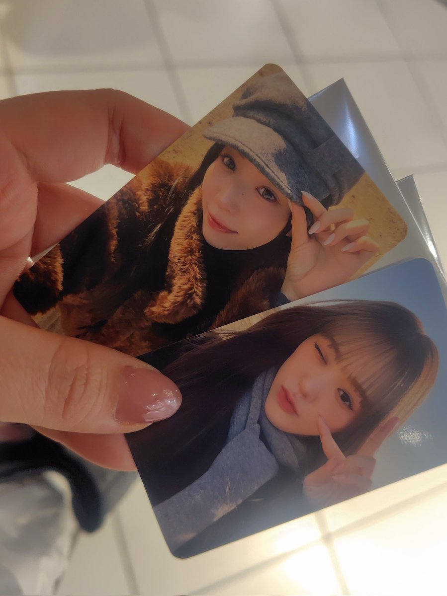 u___me___03's tweet photo. 京阪モールで買い物してたらNiziUのステッカーもらえた！マヤちゃんとリオちゃんだった！そっか今日大阪の日か〜！ https://t.co/hJmh3bHBRk