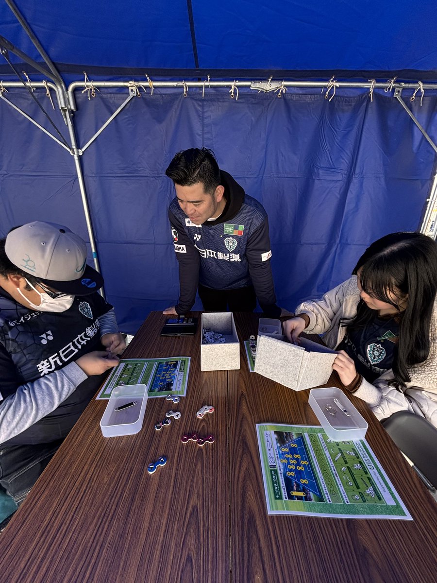 AvispaF's tweet photo. #Avicycle ワークショップ
大好評🐝🔁

サッカーボールからキーホルダーを作る『Keyballder』のワークショップを開催中✨　

ぜひイベント広場へ💨

【明治安田J1百年構想リーグ第5節】
 #アビスパ福岡 🆚 #名古屋グランパス
🕓16:00KO 🏟#べススタ https://t.co/bFiqabNetc