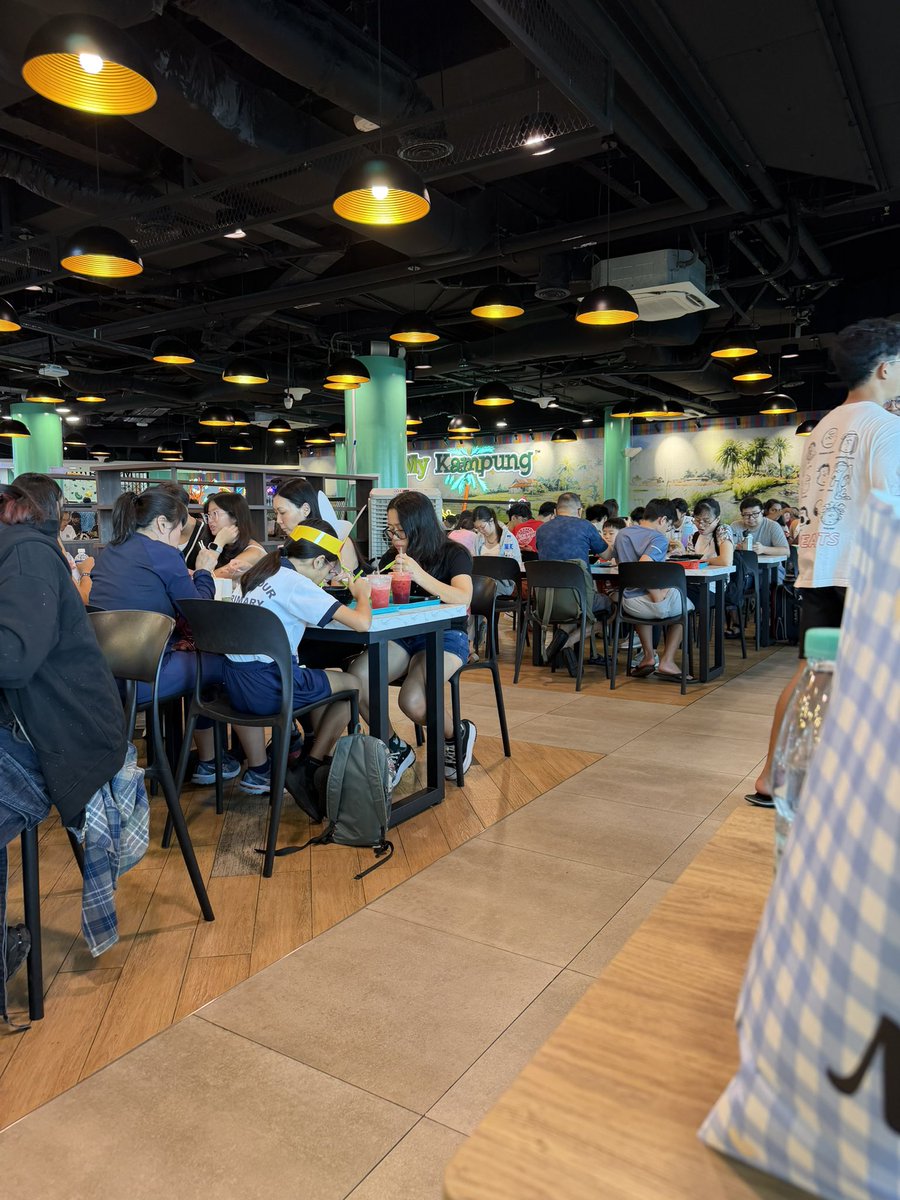haopotter_'s tweet photo. moved to foodcourt! https://t.co/ilKlScsyVI