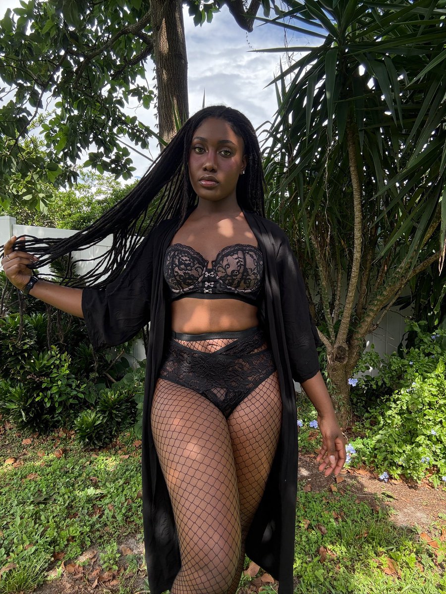 Paris Senpai tweet media