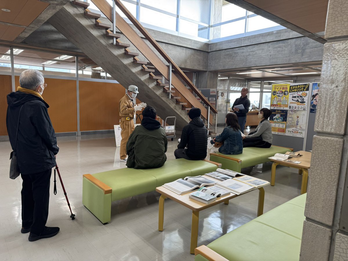 sumikaikan's tweet photo. 本日、墨会館の定期ガイド開催日！予約の方２名だけでなく飛び入りの参加者４名、計６名を案内しています。
＃墨会館
＃一宮市
＃丹下健三 https://t.co/6SmOk5iE6t