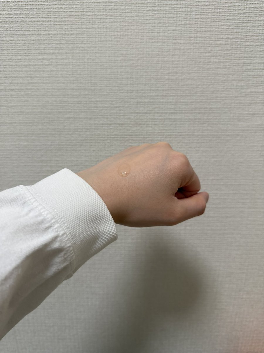 __smile30__'s tweet photo. Klairs（@klairs_jp ）さんからPDRN ビタペプチド毛穴リペアセラムをいただきました！🌙

手に乗せてもサラサラで保湿できるかなって思ったけど浸透力抜群で保湿力も完璧だった💞
肌揺らぎがちなので愛用する😽

#pr #むーんぱわーさろん #klairs https://t.co/Plp8FipD2S