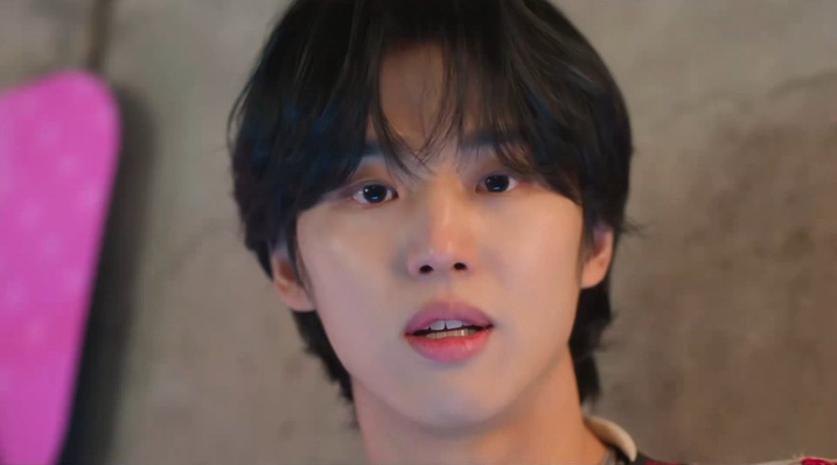 kyulkyul127's tweet photo. Even the Netflix’s drama Boyfriend on Demand EP. 9 crazy fans hold unibong😂😂😂
#PENTAGON #HONGSEOK  #홍석 https://t.co/vgSDLJetM4