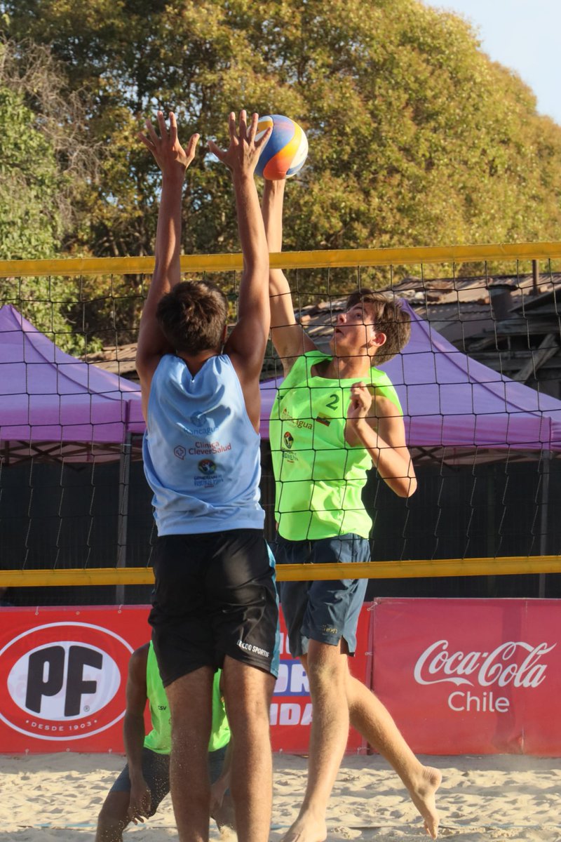 Voley_FeVA's tweet photo. #CSVP 🏐 🏖️ Fin del primer día en Rancagua

🇦🇷 Michel Tosi/Churin a 4tos de final
2-1 Allcca/Paz 🇵🇪

🇦🇷 Abdala/Ghigliazza a Ronda de 12
1-2 Michelle/Corrales 🇵🇾

🇦🇷 Amieva/Bueno a Ronda de 12
1-2 Gabriel/Johann 🇧🇷

🇦🇷 Lombardo/Osatinsky a Ronda de 12
2-0 Leon/Mateo Holguin 🇪🇨 https://t.co/A86gX49YyN