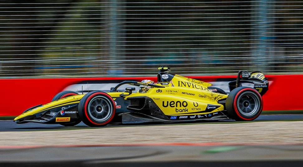 SoyMotor's tweet photo. 🔥 JOSHUA DUERKSEN firma una sólida victoria en Australia tras dominar casi de principio a fin 

🔝 NOEL LEÓN se sube a la segunda posición del podio tras completar una gran primera carrera con @CamposRacing 

➡️ Alex Dunne finaliza en la tercera plaza

#F2 #AusGP https://t.co/uCNCuKOPKp