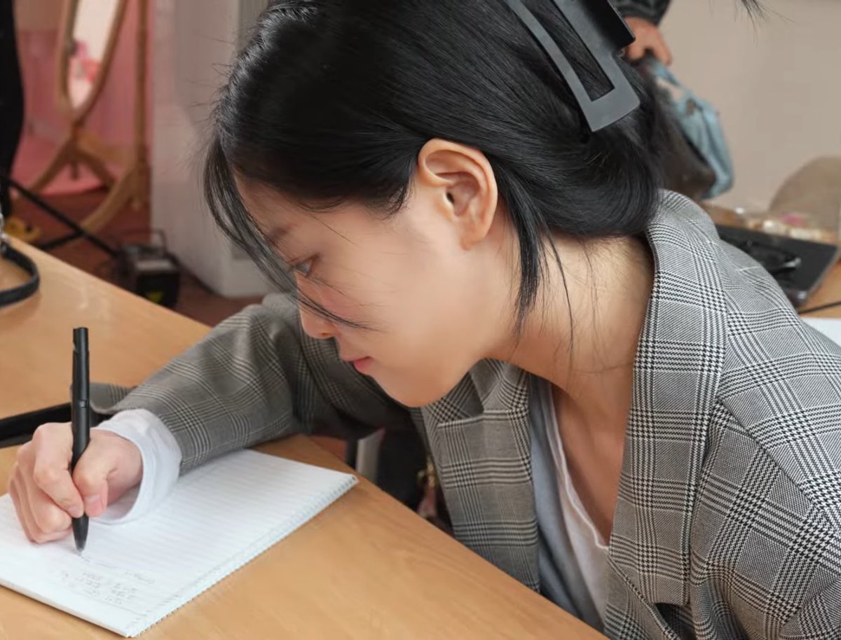 Ketawanya karir banget, budak korporatnya berasa sampe sini