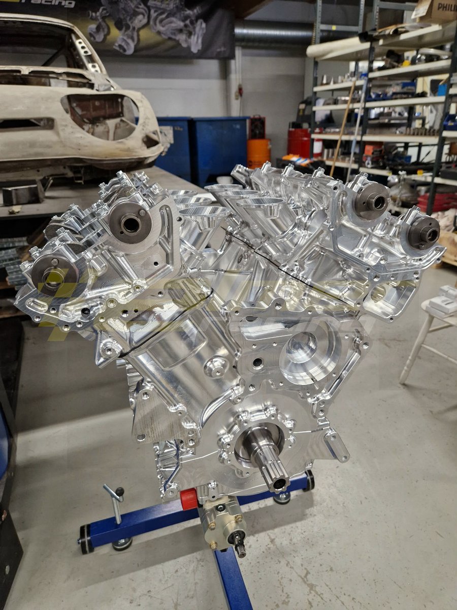 ElmerRacing's tweet photo. Hel test assembly progress update!
All major components fit and are within tolerances. A few bolts need different spec heads, and waiting on a few smaller parts.
But we're getting closer to 4000hp. https://t.co/lyqdEH4FtL