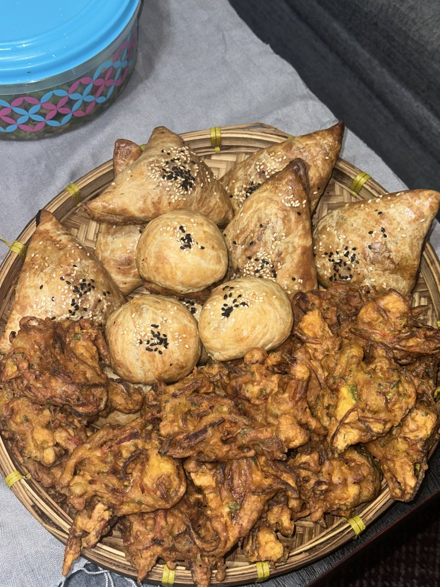 Cook_Enu's tweet photo. Today’s Iftar https://t.co/hqdVQQgraN