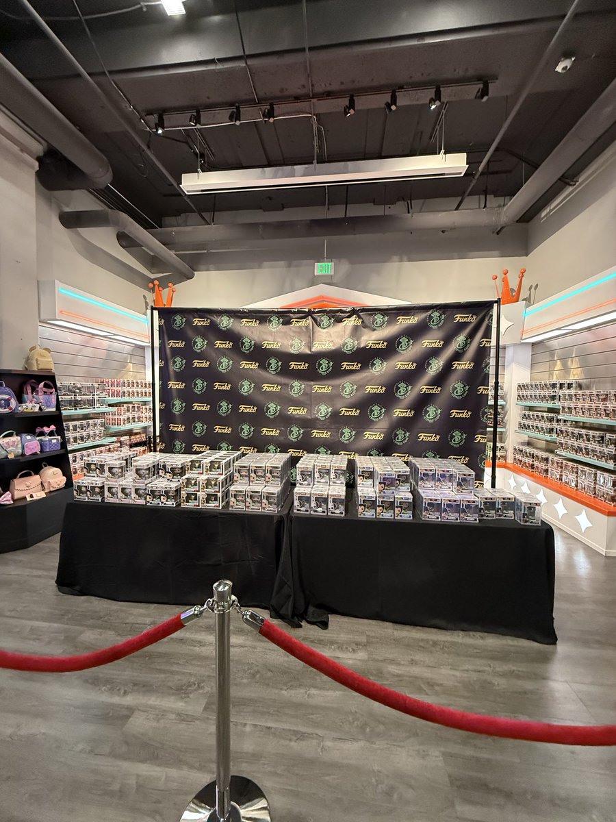 MrEvanSimpson's tweet photo. @DisTrackers @rice_spam As of right meow! Unbelievable the way the Funkos dropped for ECCC. As a local though I’ll take the W https://t.co/CLZOGvV89Q
